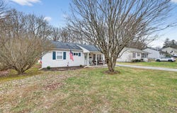 8 Van Wyck Drive, Poughkeepsie, NY 12601