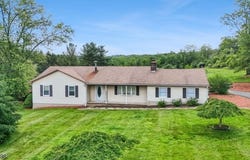16 Hogback Rd, Franklin Twp., NJ 08867-4035