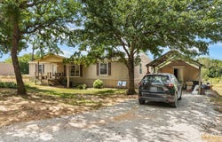 439 Slayden Drive, Sunset, TX 76270