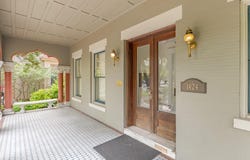 1424 St James Ct, Louisville, KY 40208