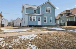 807 4th St, Victor, IA 52347