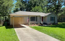1917 Brooklane Dr., Hattiesburg, MS 39401