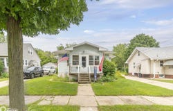 227 N Crescent Drive, Mason City, IA 50401