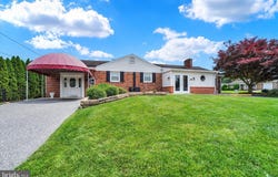 2290 SCHOOL STREET, YORK, PA 17408