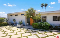 10418 Ormond St, Sunland, CA 91040