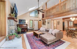 5581 Woodland Avenue, Pocono Pines, PA 18350