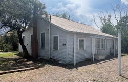 206 W Ave B, Alpine, TX 79830