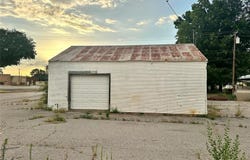 202 S 4th Street, Sayre, OK 73662