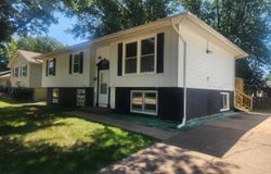 1811 VALLEY Drive, Davenport, IA 52806