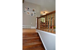 20 E Zeller St, IA 52317