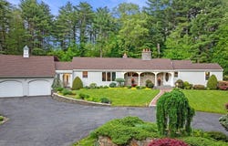 15 Lockwood Ln, Topsfield, MA 01983