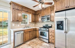 609 Cottonwood ST, Lockhart, TX 78644