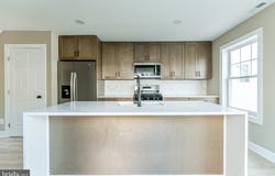 204 BARCLAY STREET, BURLINGTON, NJ 08016