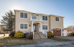 300 N Delavan Ave, Margate, NJ 08402