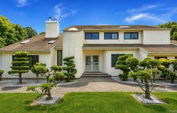 5 Dohne Court, Greenlawn, NY 11740