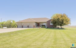 27702 481st Ave, Canton, SD 57013