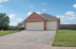 4605 Mackenzie Drive, Moore, OK 73160