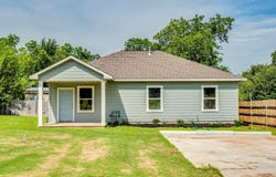 411 S Avenue B, Elgin, TX 78621