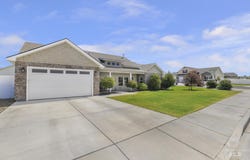 1040 Blueridge Dr, Kimberly, ID 83341-1828