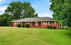 301 Jacobs St, Poplarville, MS 39470