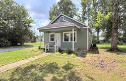 804 E 7th St, Tuscumbia, AL 35674