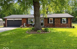 961 N Dellasburg Road, Columbus, IN 47203