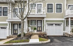 6 Summer St D, Manchester, MA 01944