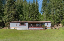 302 School Road, Hope, ID 83836