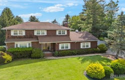 85 Hidden Lake Drive, North Brunswick, NJ 08902