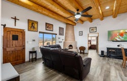 27 Medina Lane, Taos, NM 87571
