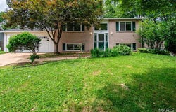 23 LORI Circle, Maryland Heights, MO 63043