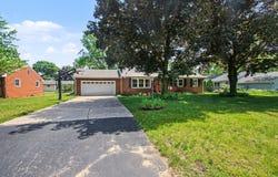 2125 Pawnee Path, Stevensville, MI 49127
