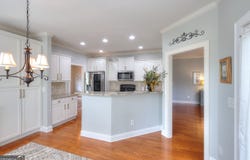 125 Hawthorn Way, Hoschton, GA 30548