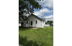 511 Middle Street, Brooklyn, IA 52211