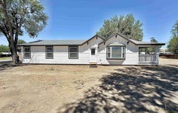 320 E Aruthur Ave, Glenns Ferry, ID 83623