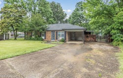 6830 Embassy Circle, Horn Lake, MS 38637