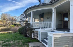 8 The Serpentine, New Rochelle, NY 10801
