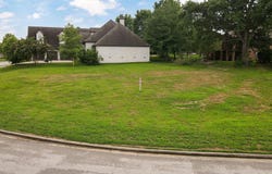 8302 Rolling Hills Drive, Nixa, MO 65714