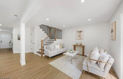 27 Angela Way, Berkeley Heights Twp., NJ 07922-1544