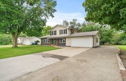 4112 E Shaulis Road, Waterloo, IA 50702