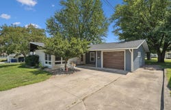 809 8th St NW, Independence, IA 50644