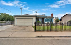 2003 Dennis Drive, Selma, CA 93662