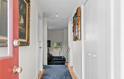 15 Hammersmith Road, Newport, RI 02840