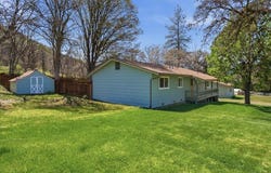 540 Rolling Hills Dr, Yreka, CA 96097
