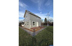 842 E St, Independence, OR 97351