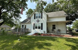 702 N 2nd Avenue, Winterset, IA 50273