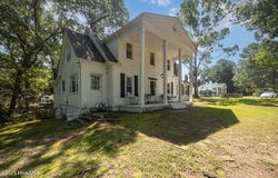 900 Beaman Street, Clinton, NC 28328