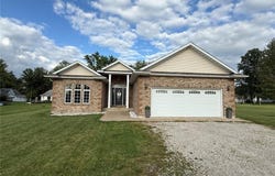 113 E Wood St, Shelbina, MO 63468