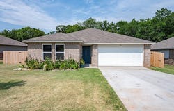831 Twin Lakes Drive, Noble, OK 73068