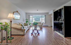 5 Bennington Drive, Toms River, NJ 08757